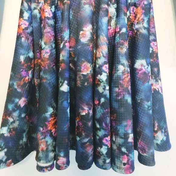 Bebe Print Jacquard Flared Dress - Picture 5 of 8